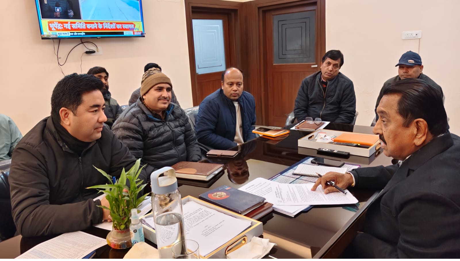 विकास योजनाओं को जल्द पूर्ण करने के दिए निर्देश