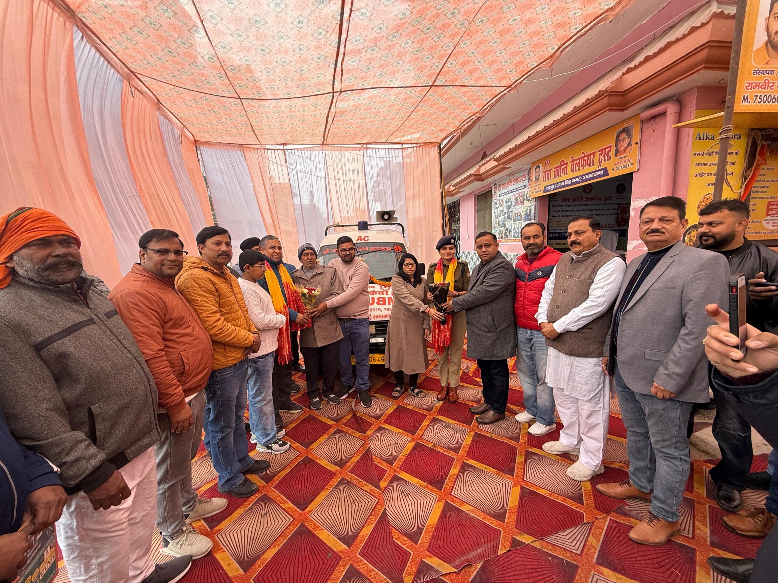 समाजसेवी भारत भूषण चुघ ने माताजी की स्मृति में सेवा क्रांति वेलफेयर ट्रस्ट को समर्पित की निशुल्क एंबुलेंस