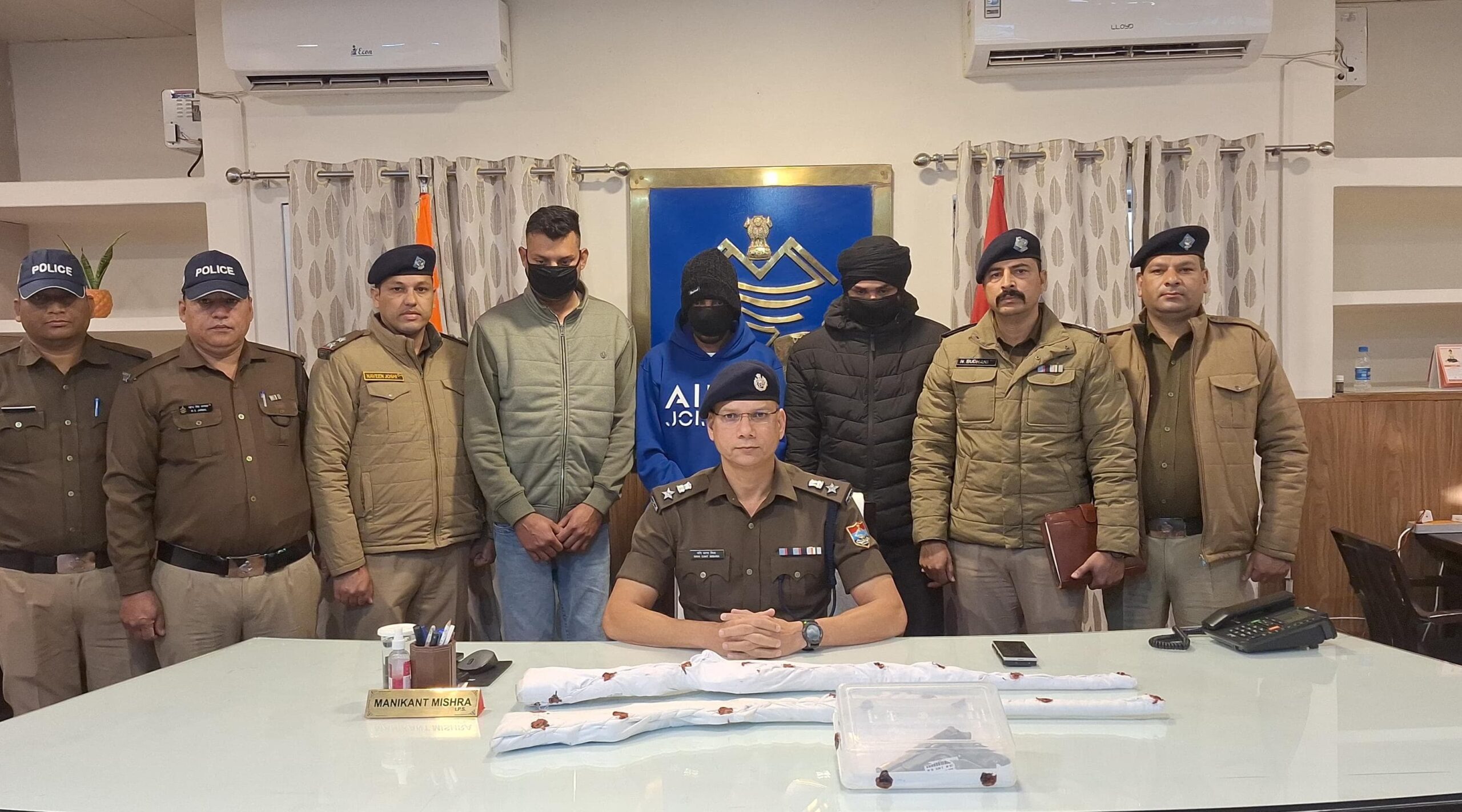 गोलीकांड पर सख्त कार्रवाई: फॉर्च्यूनर, लाइसेंसी व अवैध हथियार बरामद, तीन गिरफ्तार