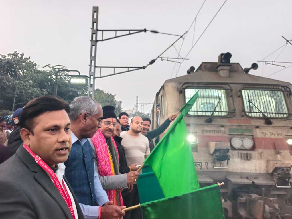 लालकुआं–बेंगलुरु स्पेशल एक्सप्रेस को हरी झंडी, सांसद अजय भट्ट ने किया शुभारंभ