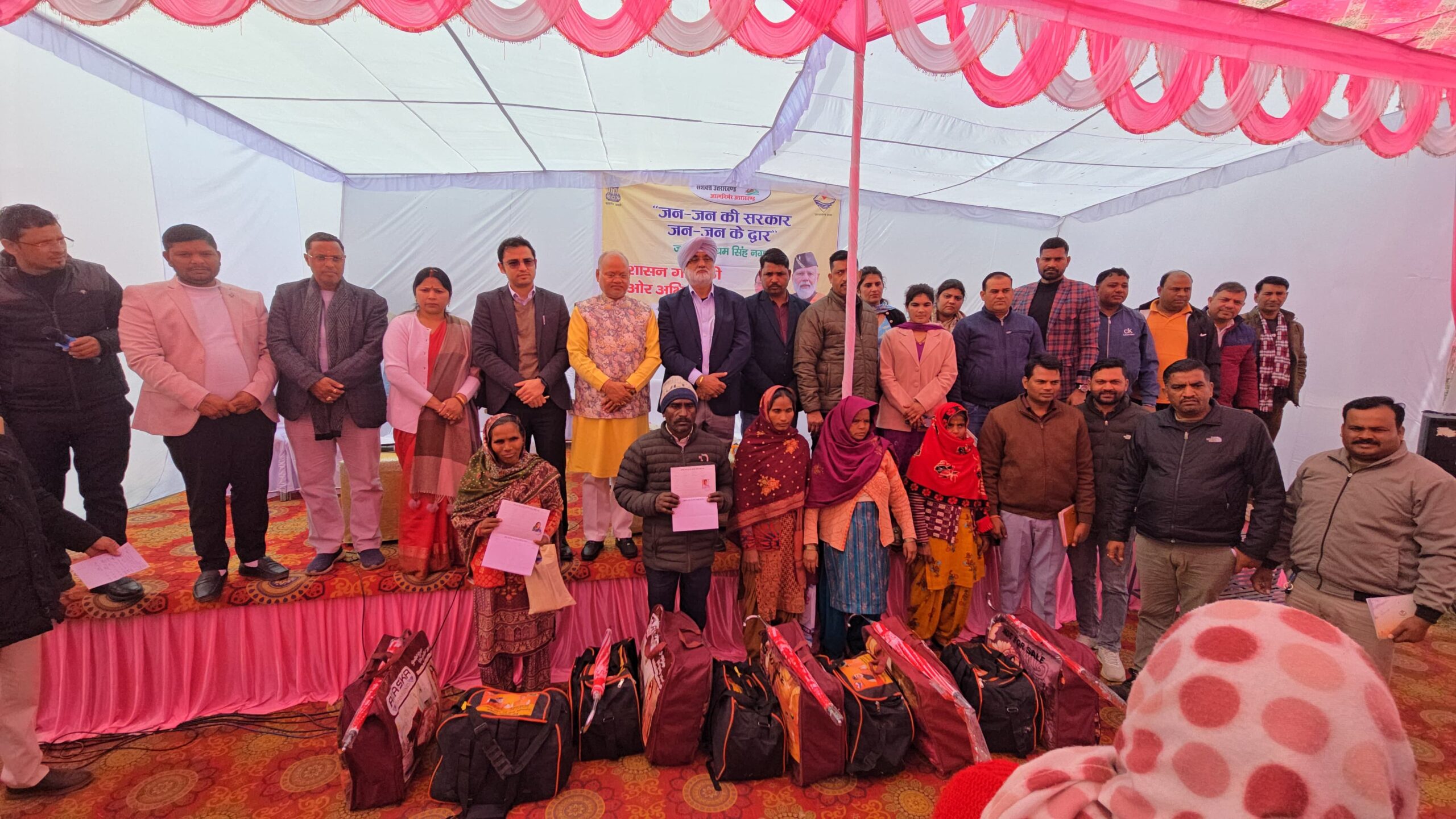 कागज़ी कामकाज से बाहर निकला प्रशासन,एक दिन, एक छत, हजारों समाधान