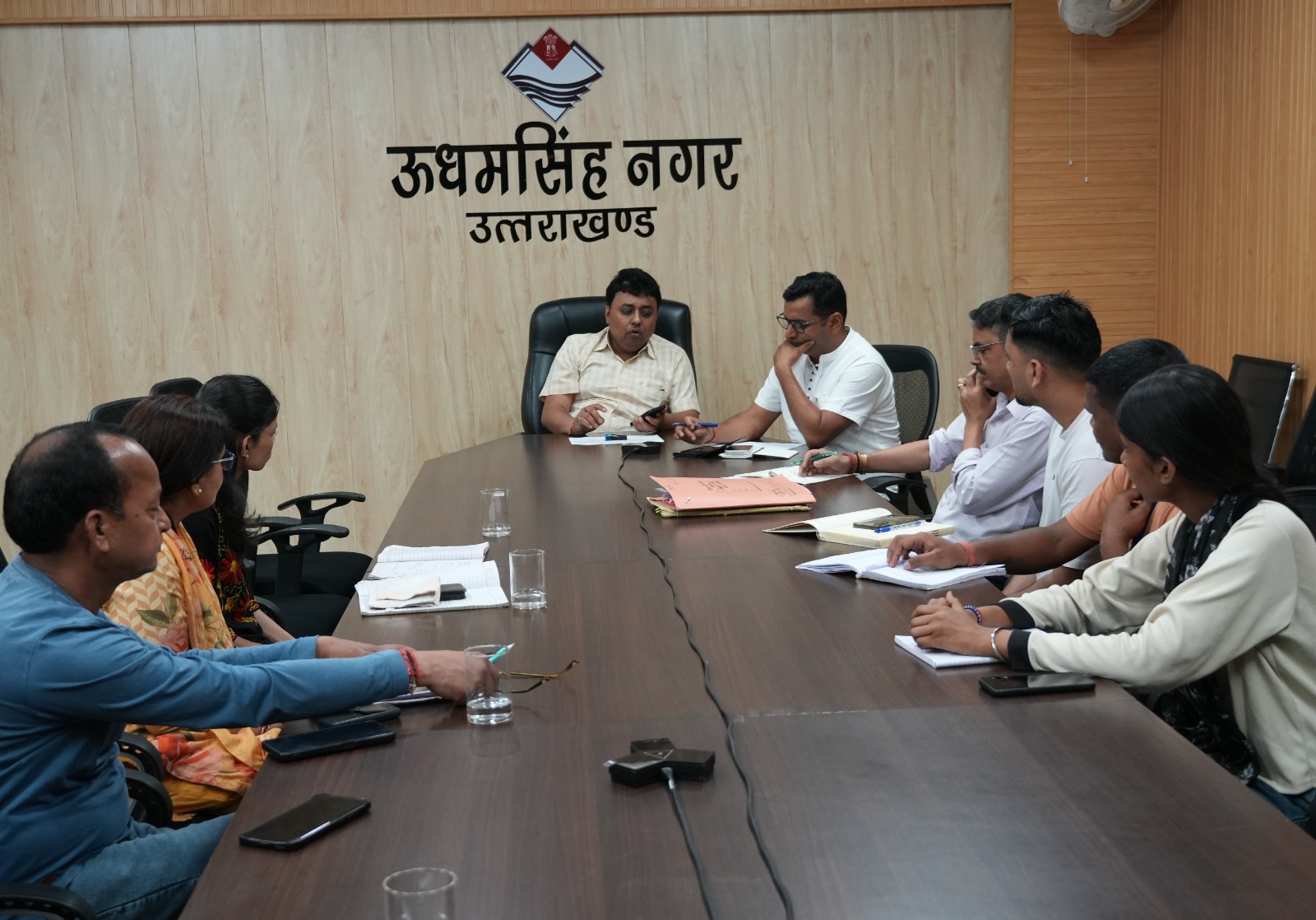 रुद्रपुर में गैस एजेंसियों पर सख्ती, फर्जी डिलिवरी मैसेज पर होगी FIR: DM