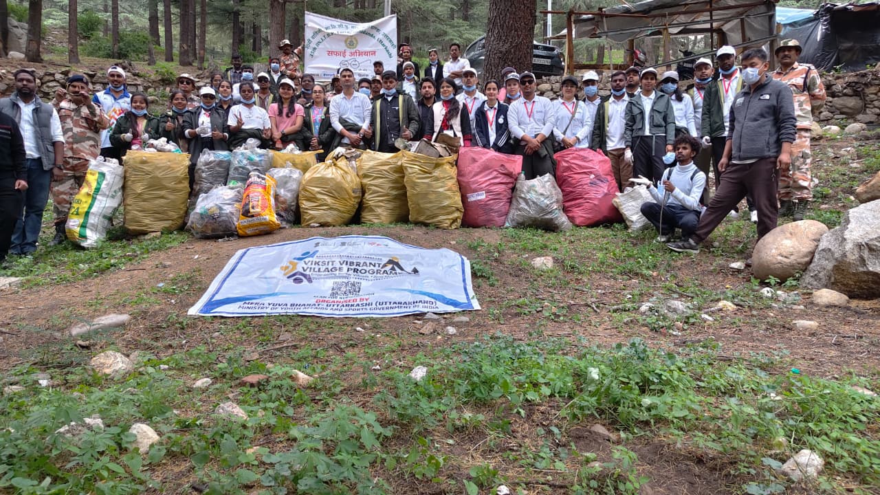 विकसित वाइब्रेंट विलेज प्रोग्राम के अंतर्गत चमोली, उत्तरकाशी और पिथौरागढ़ की समृद्ध विरासत व परंपराओं से रूबरू हुए देशभर से आए माय भारत युवा स्वयंसेवक