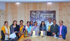 सांस्कृतिक प्रस्तुतियों से समारोह को यादगार बनाने वाले विद्यालय सम्मानित, जिलाधिकारी ने विद्यालय प्रतिनिधियों का बढ़ाया उत्साह