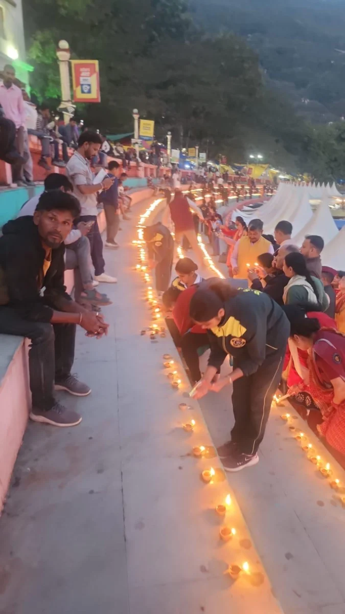 आशीर्वाद का दीया’ से रोशन हुआ नैनीताल, जनपद में जले 2.51 लाख दीपक
