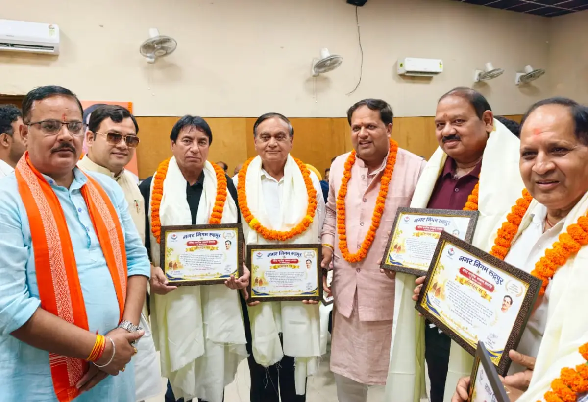 दीनदयाल उपाध्याय जयंती पर नगर निगम में वरिष्ठजनों का हुआ सम्मान