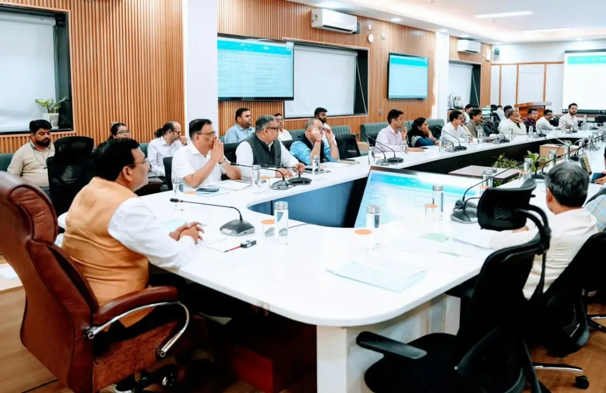 यूआईआईडीबी प्रोजेक्ट्स की समीक्षा में मुख्य सचिव सख्त, कुंभ से पहले जरूरी कार्य पूरे कराने के निर्देश