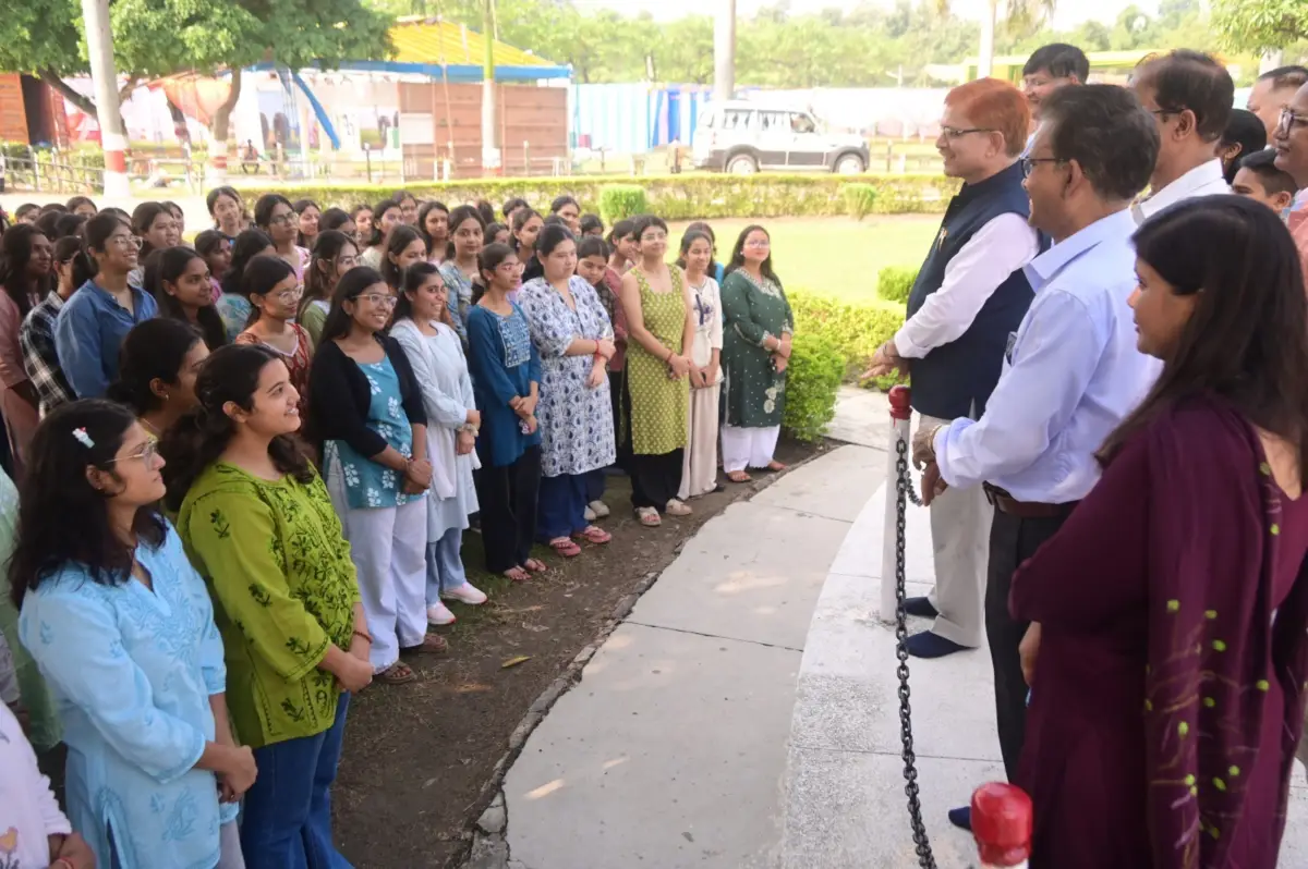 गांधी-शास्त्री के विचार आज भी प्रासंगिक: कुलपति डॉ. शिवेंद्र कुमार कश्यप