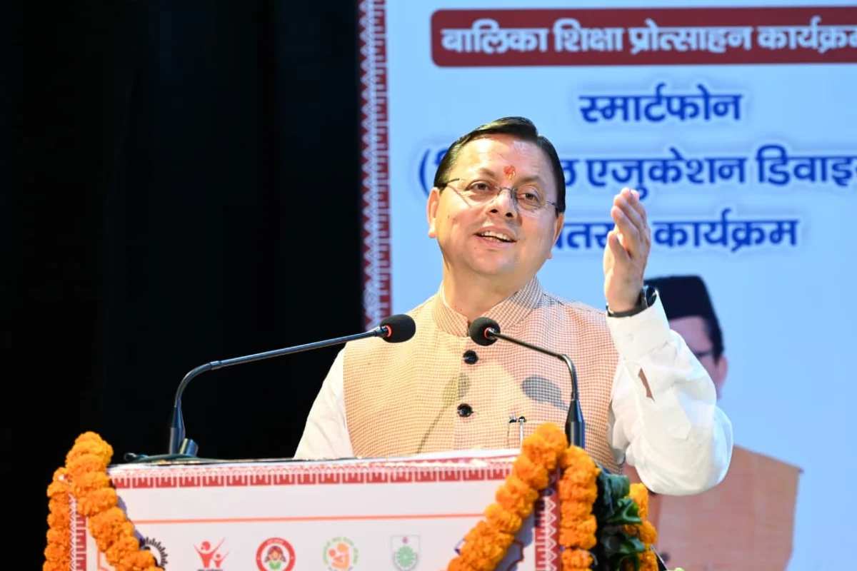 अंतरराष्ट्रीय बालिका दिवस पर मुख्यमंत्री ने 149 मेधावी बालिकाओं को स्मार्टफोन प्रदान कर किया सम्मानित