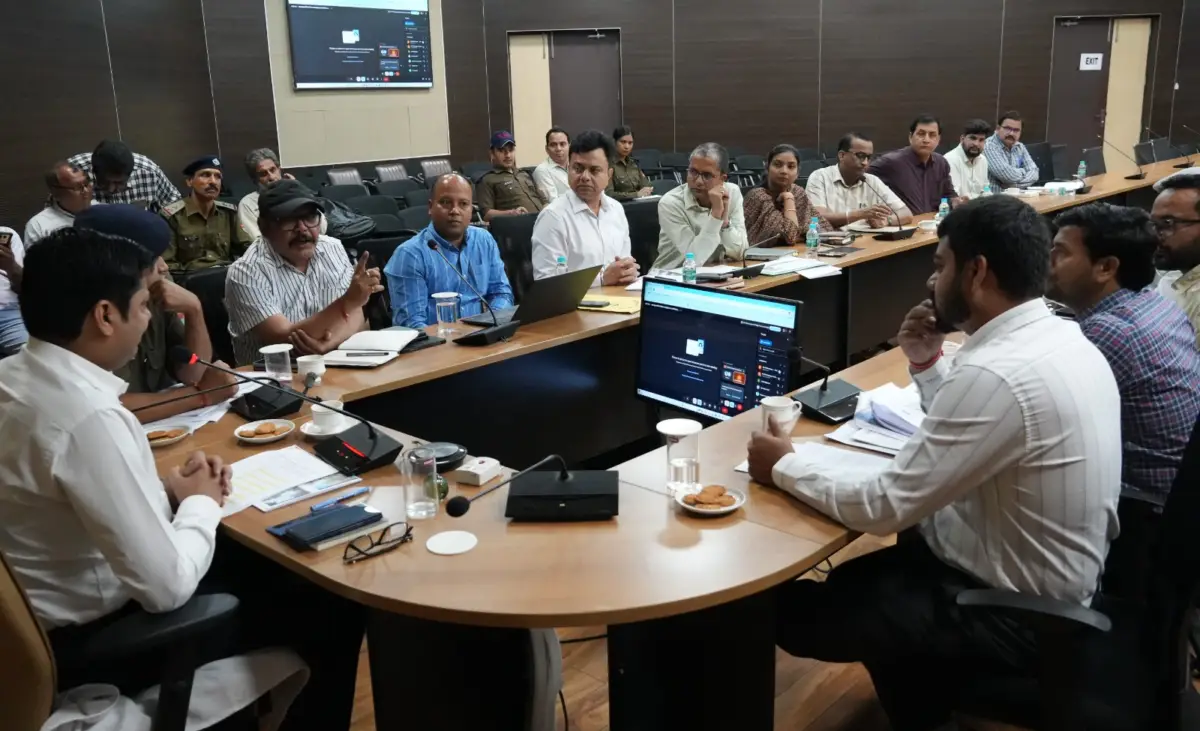 रुद्रपुर में सड़क सुरक्षा को लेकर ADM सख्त, बिना हेलमेट पेट्रोल देने वाले पंपों पर भी होगी कार्रवाई!,अनाधिकृत कट खोलने और डिवाइडर तोड़ने वालों पर FIR के निर्देश, ओवरलोडिंग व तेज रफ्तार वाहनों पर चलेगा अभियान